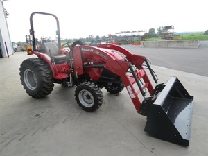 Tracteur agricole Case IH 35A 4WD avec chargeur frontal, couleur rouge, tracteur à roues multifonctionnel - Product Image 1