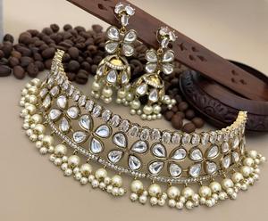 Hermoso diseño chapado en oro con piedras y aspecto de perla conjunto de collar clásico con pendientes para mujeres bodas compromisos desgaste - Product Image 3