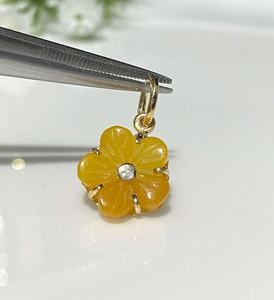 Pendentif vintage en jadéite jaune sculpté en jade en argent sterling 925 plaqué or 14 carats, bijoux élégants faits à la main - Product Image 1