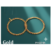 Bracelet de Cheville Ajustable Élégant Minimaliste Golden Payal avec Gemmes Rouges pour Femme Disponible en Acier Inoxydable ou Bijoux Plaqué Or