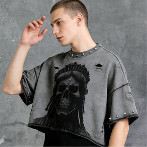 T-shirts gris délavés pour hommes, coupe ample, imprimés graphiques, ourlet vieilli, détails rivets, style streetwear décontracté rétro punk - Product Image 2