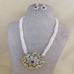 Belle haute qualité multi-couches plaqué or Kundan collier ensemble boucles d'oreilles pour les femmes bijoux de créateur pour les vêtements de mariage - Product Image 1