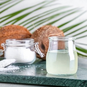 Top choix huile de noix de coco de qualité cosmétique en gros huile de coco pour les soins de la peau du corps et le traitement des cheveux - Product Image 1