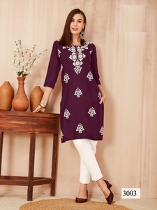 Nouvelle Collection 14 kg Rayon avec travail seulement Kurtis Side Cut avec pour la vente en ligne - Product Image 3