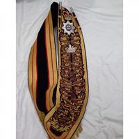 Ceci est une écharpe de trompetteur de la Coldstream Guards, brodée à la main.