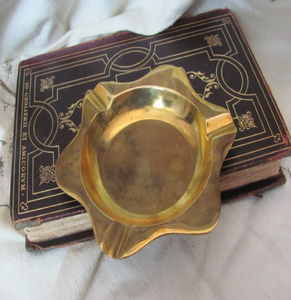 Cendrier en laiton artisanal fait à la main pour cafés à thème vintage - Product Image 5