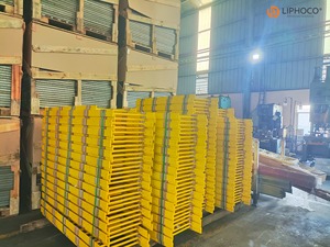 Échelle fixe industrielle résistante avec la protection de cage faite dans le matériel en acier durable du Viet Nam - Product Image 2