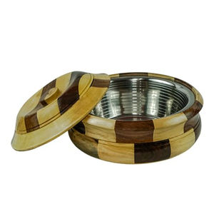 Boîte en bois et marmite casserole plat isolé casserole chauffe-aliments boîte cuisine maison salle à manger idées pour hôtel et restaurant - Product Image 3