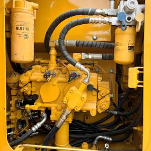 Excavatrice Caterpillar 312D2GC d'occasion, 12 tonnes, moteur Hitachi, modèle 2023, comprend un marteau brise-roche et des dents de rechange en stock - Product Image 2