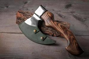 Trancheuse à pizza écologique faite à la main en acier inoxydable de haute qualité avec couvercle en cuir - Product Image 3