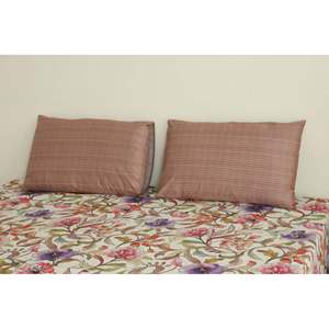 Juego de Sábanas y Fundas de Almohada Serene Perennials, Colección de Ropa de Cama Elegante y Duradera - Product Image 3