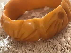"Bracelet jonc en résine époxy fait à la main, pièce unique brillante | Bracelet en résine élégant à porter au quotidien pour femme" - Product Image 3