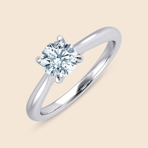Bague ronde sculptée en forme d'arche avec un diamant rond de laboratoire F-VS de 0,3 carat en or massif 14 carats, idéale pour les occasions spéciales et les soirées. - Product Image 2