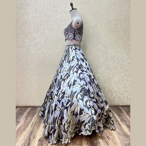 Élégant imprimé café marron Lehenga avec un travail manuel lourd parfait pour le mariage et les fonctions à des prix de gros de l'Inde - Product Image 3