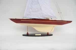 Barcos de Vela de Madera Pintados a Mano Nemere II - Decoración Moderna de Mesa con Forma Irregular de Feng Shui para el Hogar - Product Image 6