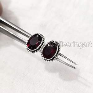Boucles d'oreilles à clous pour femmes, pierre précieuse grenat naturel, boucles d'oreilles bohèmes de Noël, bijoux faits à la main, boucles d'oreilles à clous en argent sterling 925 - Product Image 2