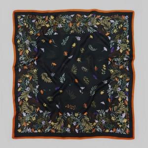 Pañuelo Cuadrado Hecho a Mano 100% Seda y Algodón para Mujer, Estilo Étnico Floral, Personalizado en Varios Colores, Tamaño Personalizado, Hecho a Mano para el Verano - Product Image 4