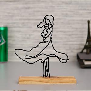 Estatua Artística de Dama en Metal Negro con Base de Madera, Centro de Mesa Perfecto para Decoración Elegante del Hogar, Procedente de la India - Product Image 6