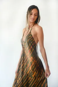 Une robe d'été polyvalente, essentielle pour la plage, les vacances et le quotidien décontracté Rayon Tie Dye V Neck, Backless Long Maxi Dress - Product Image 4