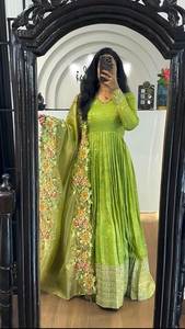 Robe et dupatta brodés en soie georgette 100% pure, style cachemire, riche, pour les fêtes et les occasions spéciales, multicolores, travail au sol, non cousu - Product Image 4