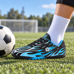 Chaussures de football pour terrains synthétiques, pour les matchs et les entraînements de ligue locale, noires et cyan, avec col bleu, coupe basse et lacets plats - Product Image 6