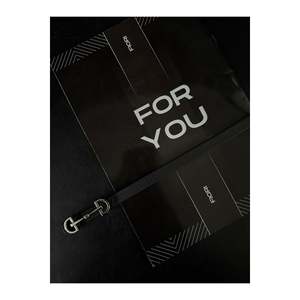 Ceinture longue et fine pour femme avec boucle argentée, idéale pour vestes, chemises et robes. Noir-Argent - Product Image 3