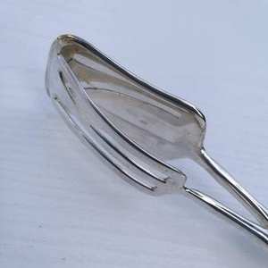 Juego de cuchillos para pasteles al por mayor en acero inoxidable con mango de diseño perfecto para servir pasteles y herramientas para hornear a los mejores precios - Product Image 2