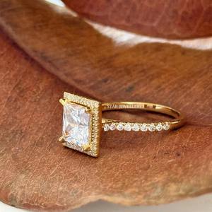 Bague de fiançailles solitaire en or massif 14 carats avec halo de diamants de laboratoire CVD taille princesse, certifiée IGI, luxe chrétien - Product Image 4