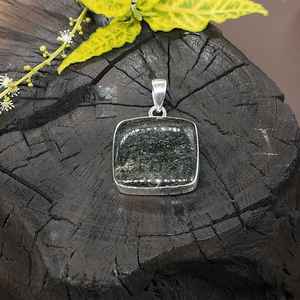 Nit Knight 925 Plata Bohemia Diseñador Colgante Cuarzo Sqauraish Forma Indian Charm Suministro a granel - Product Image 2