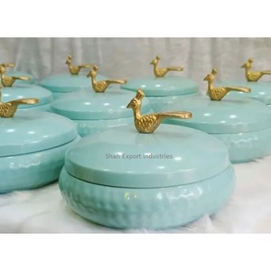 Bol à bougie rond en métal martelé avec couvercle fini rose pour la maison et la décoration de table de Noël - Product Image 3