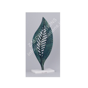 Feuille fanée Sculpture en aluminium utilisation de bureau support en marbre artisanat haut tendance bureau à domicile bureau salon pièce maîtresse moderne - Product Image 1