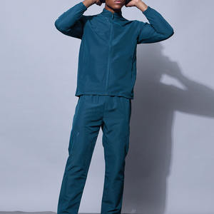 Survêtement athlétique bleu sarcelle pour homme, veste zippée à col montant avec motif géométrique sur les épaules et pantalon de jogging ajusté assorti, vêtements de sport - Product Image 3