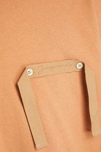 เสื้อฮู้ดดี้โอเวอร์ไซส์สีเบจสุดหรู คุณภาพเยี่ยม สไตล์คลาสสิก ผลิตจากผ้าฝ้ายฟลีซ 100% ดีไซน์กระเป๋าหน้าสุดเก๋ ทันสมัย เหมาะสำหรับทุกเพศทุกวัย - Product Image 4