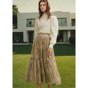 กระโปรงพลบค่ำสำหรับผู้หญิงกระโปรงทรงเสน่ห์แบบลำลองทำจากเวียดนามเสื้อผ้าสำหรับผู้หญิงมีบริการ ODM ผ้าไหมพิมพ์ลาย - Product Image 1