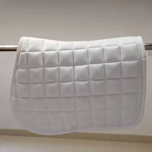 Fabricant de tapis de selle de cheval toutes tailles couleurs disponibles au meilleur prix tissu satiné équestre équitation saut tapis de selle - Product Image 1