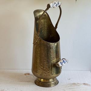 Cubo de carbón de latón con acabado antiguo adornado para sostener carbón cerca de la chimenea en la decoración del hogar de estilo encantador de época - Product Image 5