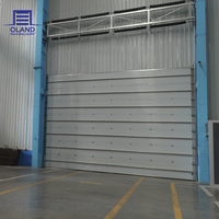 Porte sectionnelle industrielle sur mesure, panneau sandwich PU isolé, porte relevable pour entrepôt, usine et quai de chargemen