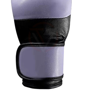 ถุงมือ MMA ราคาส่ง คุณภาพสูง ออกแบบตามสั่ง ครึ่งนิ้ว น้ำหนักเบา โดย Toffy Sports - Product Image 3