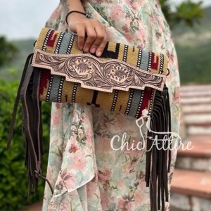 Nouveau Western élégant véritable cuir aztèque usiné Multi couleur frange sac à bandoulière vente chaude nouveauté usiné selle couverture sac à main - Product Image 1