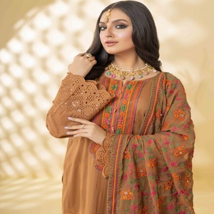 MI Creation Volume SHAHKAAR by Pakistan Designers Costumes 3 pièces en coton pour femmes avec Chikankari et Patch Work pour adultes - Product Image 2