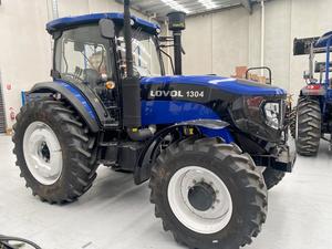 Tracteur agricole Lovol 4304 4x4 à transmission par engrenages, cabine fermée, bleu, 120 CV, haute productivité, tracteur utilitaire agricole - Product Image 3