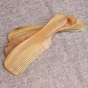 Peigne en corne de buffle aileron grandes dents noir baron corne de buffle peigne à barbe peigne à cheveux fabriqué à la main produit en corne par artisanat en croissant - Product Image 1