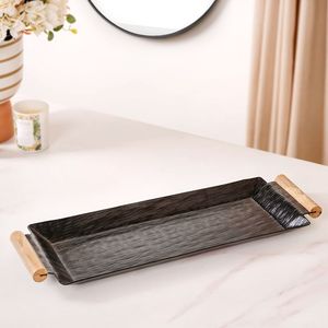 Plateau de service en métal de fabrication unique avec texture martelée idéal pour les fêtes, les anniversaires et les occasions festives - Product Image 4