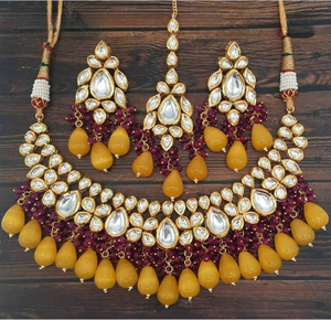 Ensemble de bijoux Kundan de qualité supérieure, travail Meenakari au dos, parfait pour les mariages, les occasions festives, toutes les couleurs peuvent être personnalisées - Product Image 3
