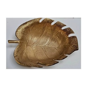 จานใบไม้โลหะลดราคาพิเศษ ผสมผสานรูปทรงธรรมชาติเข้ากับความหรูหราแบบโลหะ เหมาะสำหรับการตกแต่งภายในสไตล์รัสติกและร่วมสมัย - Product Image 4