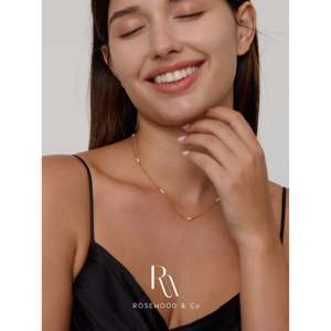 Collar Boho con Cuentas de Perlas Auténticas, Collar Delicado con Bolas Satélite Chapadas en Oro, Collar Delicado con Bolas Satélite que No se Deslustra - Product Image 3