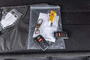 LISTO PARA ENVIAR - USADO, VOLANTE A LA IZQUIERDA |   CONDUCCIÓN DERECHA |   Tienda de Campaña para Techo SEQUOIA TRD PRO TWIN-TURBO 4WD 2023 - Product Image 6