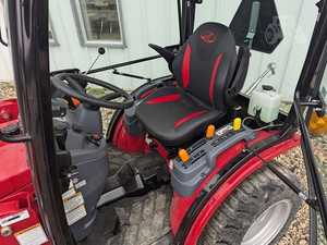 Tracteur à roues Mahindra EMAX 25L HST 2024, 22 CV, 2001-4000 heures d'utilisation, occasion - Product Image 2