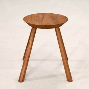 Le tabouret moderne en bois au design minimaliste complète les intérieurs contemporains, les hôtels, les salons et les commerces du monde entier - Product Image 1