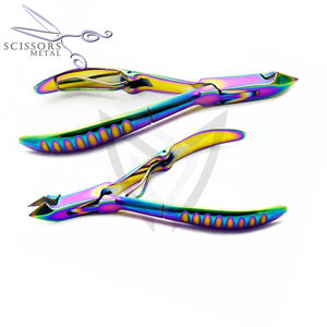 Pince à ongles professionnelle de haute qualité à base de marque privée OEM pour manucure et pédicure professionnelle - Product Image 3